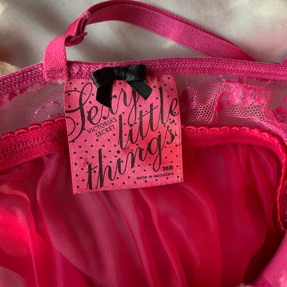 Victoria’s Secret Sexy Hot Pink Lingerie Set - Picture 4 of 5